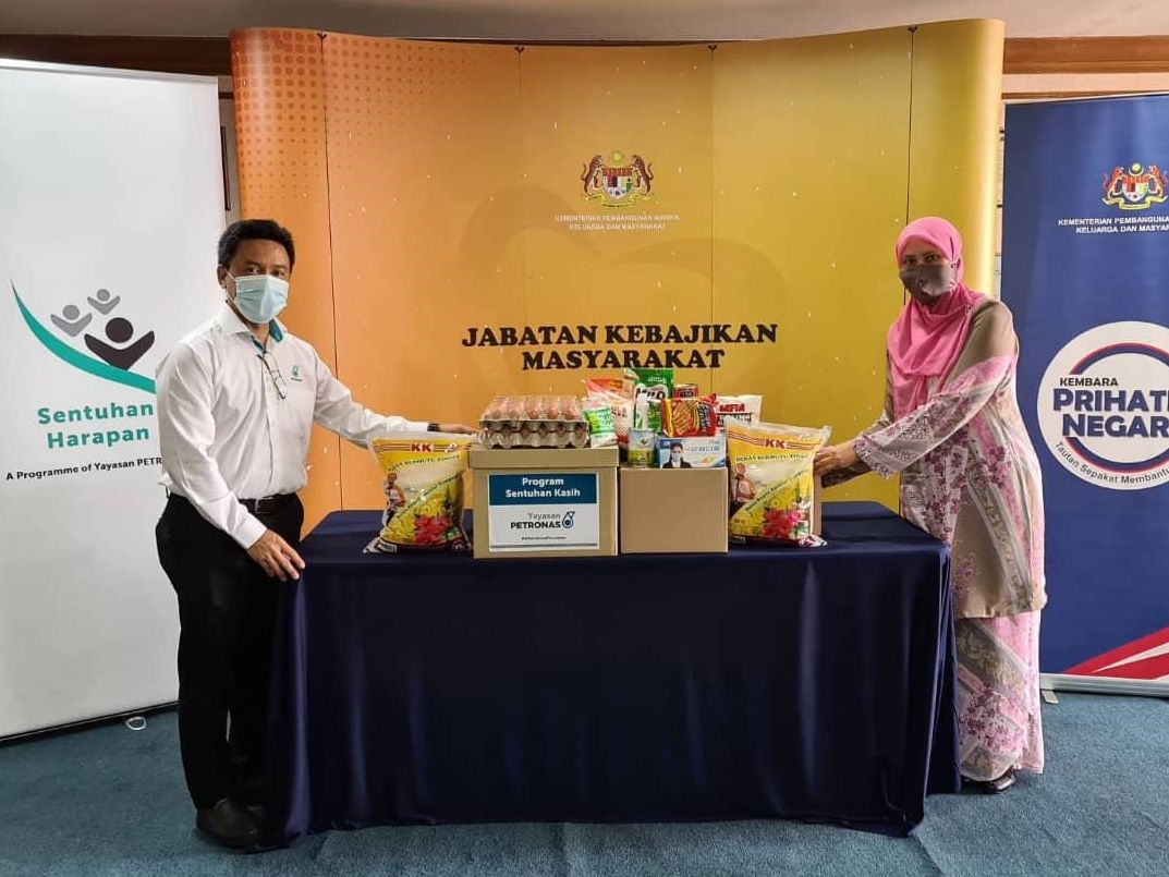 Yayasan PETRONAS Shares Auspicious Festive Cheer with 3,950 Less Privileged Families Nationwide