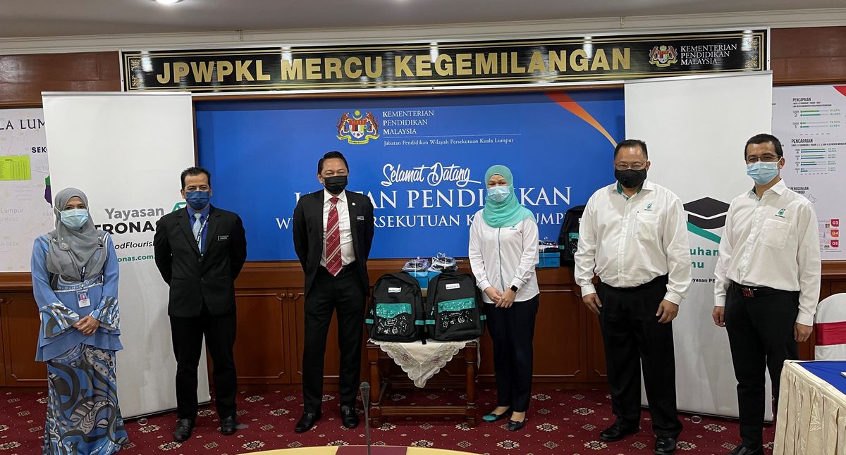 Yayasan PETRONAS Distributes Personal Hygiene Kits and School Supplies to 21,000 Primary School Students