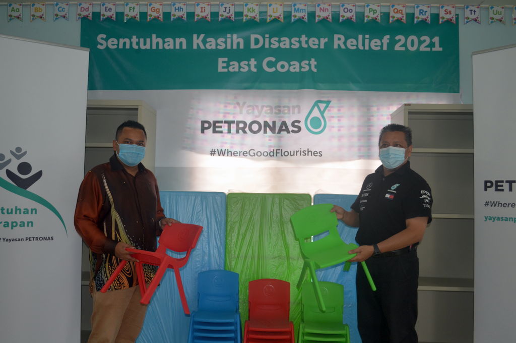 Yayasan PETRONAS Helps with Flood Recovery in the East Coast