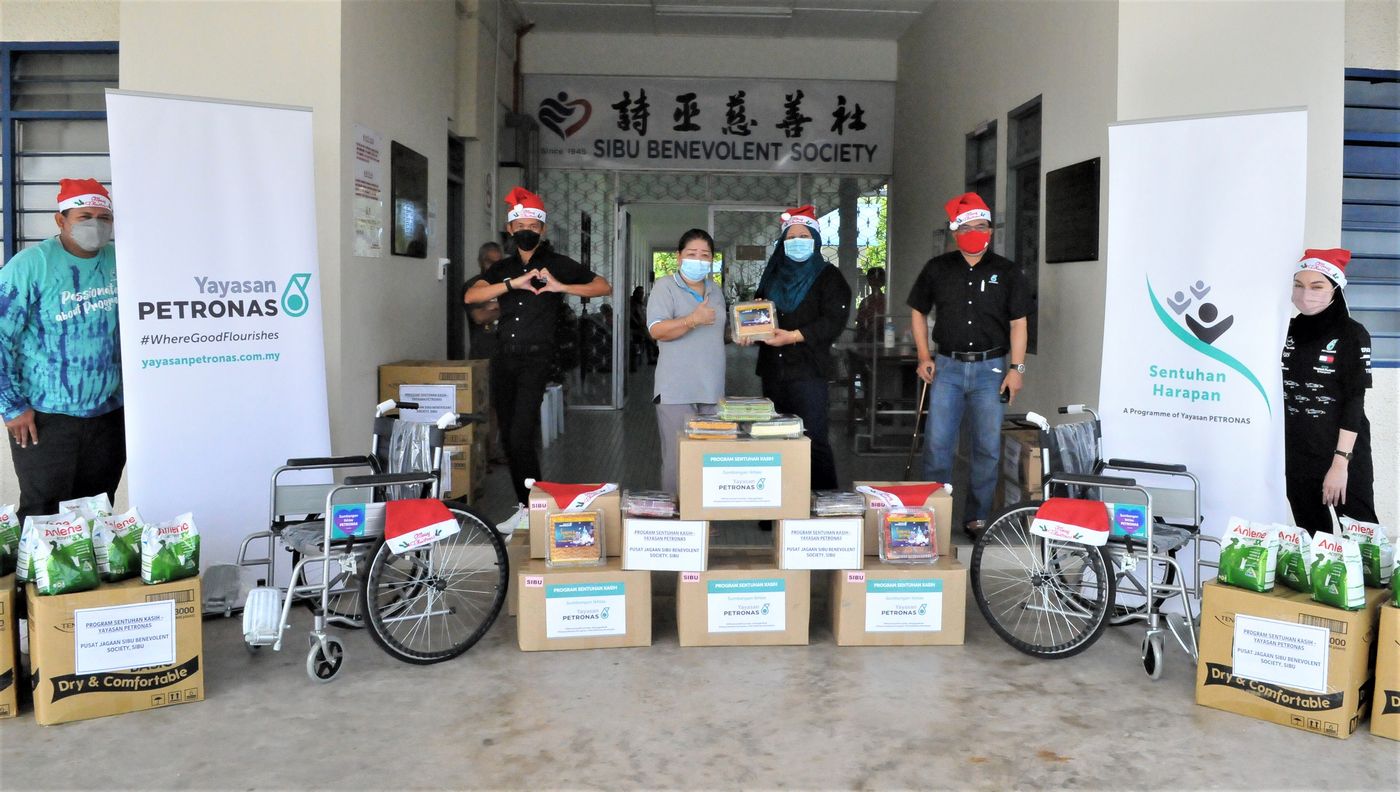 Yayasan PETRONAS Delivers Care and Festive Gift Packs to Deserving Communities across Malaysia
