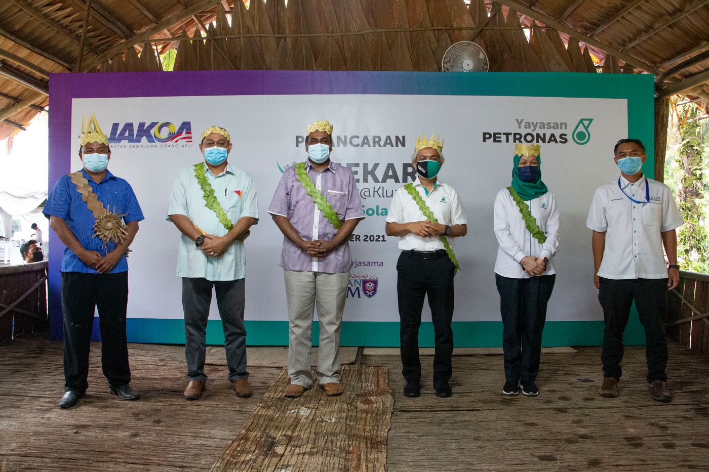 Yayasan PETRONAS Contributes Solar Systems to Light Up Kampung Orang Asli Berasau under the Sentuhan Harapan Mekar Programme in Johor