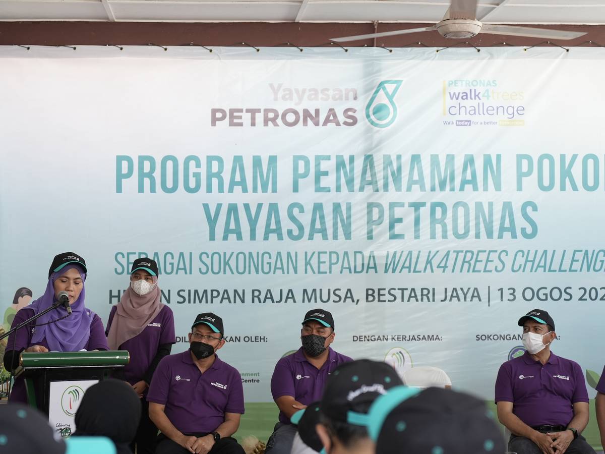 Norsayani M. Yaakob, Head of Occupational Health, Group Health, Safety and Environment (HSE) PETRONAS delivering her speech during the tree-planting event at Raja Musa Forest Reserve in Selangor.