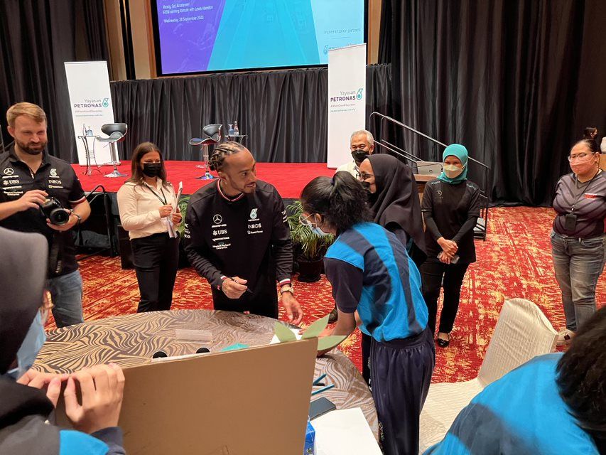 Program Duta Guru Teachers, Students engage in STEM Learning with F1 Champion Lewis Hamilton