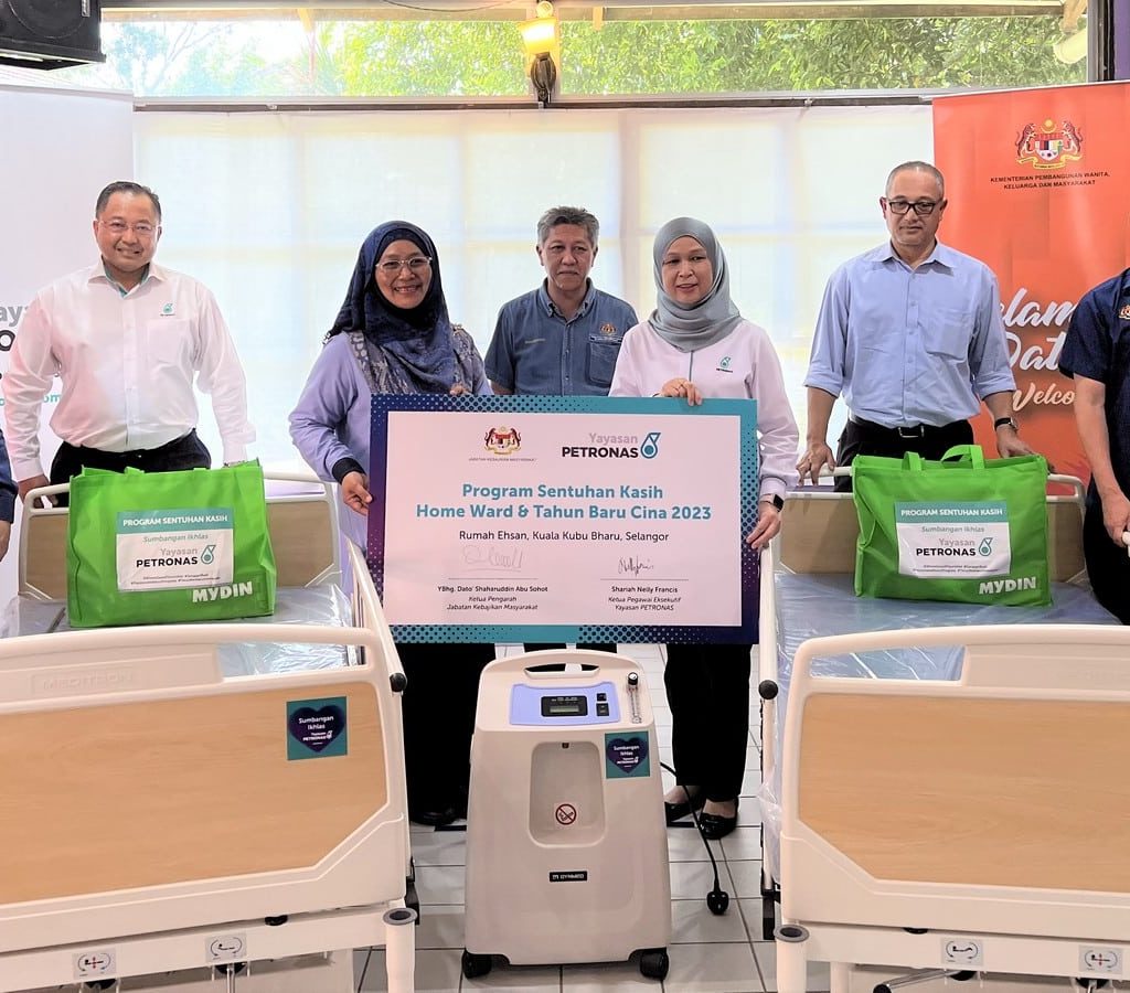Yayasan PETRONAS Contributes Home Medical Equipment, Festive Food Supplies to Underprivileged Families and Welfare Homes