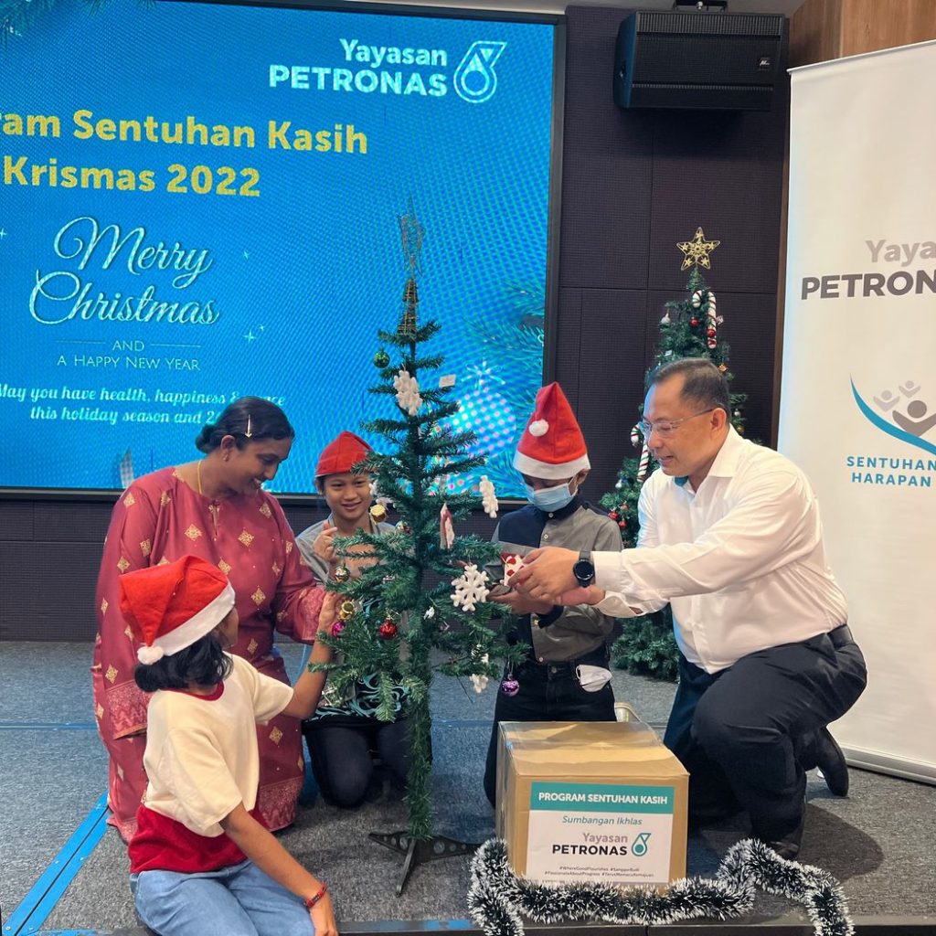 Yayasan PETRONAS Brings Christmas Joy to 3,500 Deserving Families Nationwide