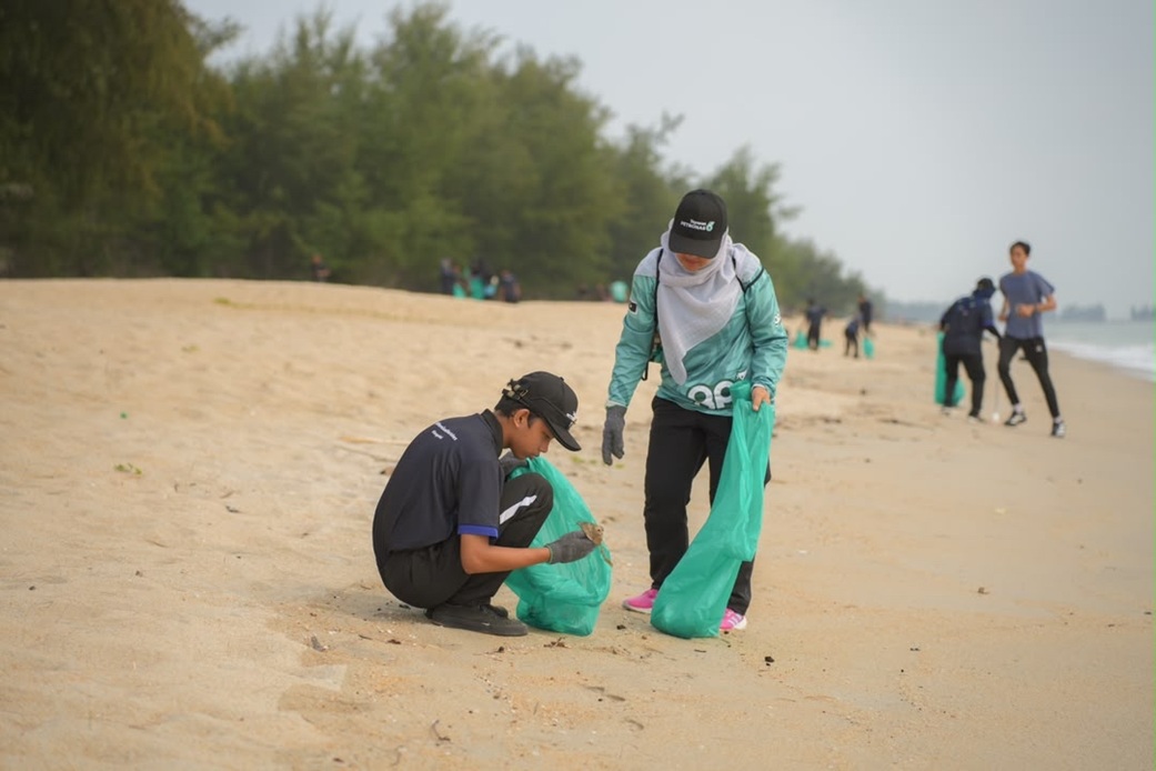 Coastal Protection Begins with Awareness: Yayasan PETRONAS Brings Communities and Students Together at Seberang Takir, Terengganu